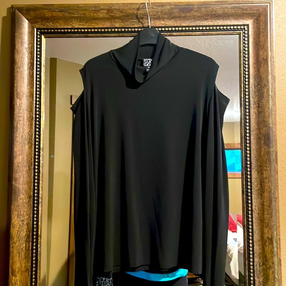 Cut out sleeve top-beautiful fit!